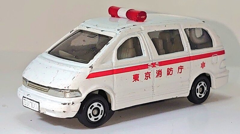 トミカ トヨタ エスティマ救急車