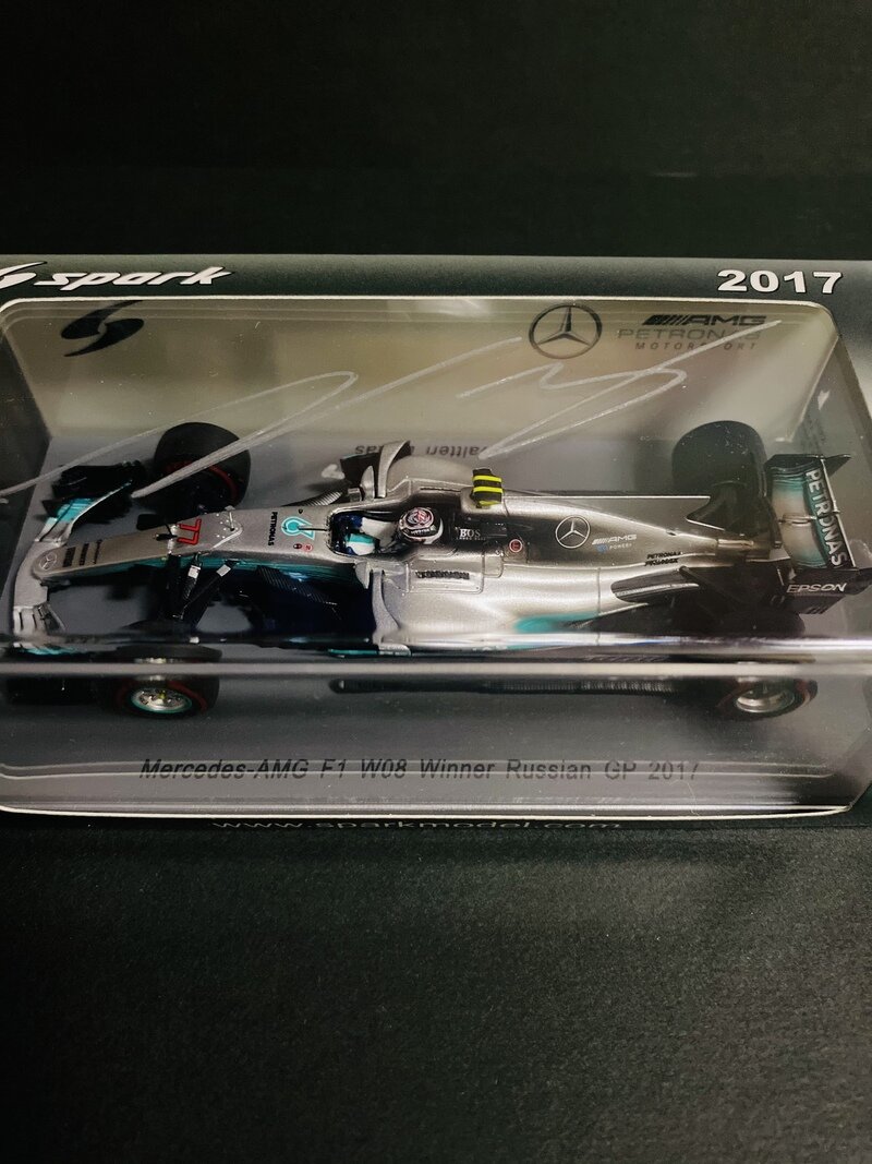 スパーク メルセデス AMG F1 W08  2017ロシGPwinner ♯77  V.ボッタス  直筆サイン入り