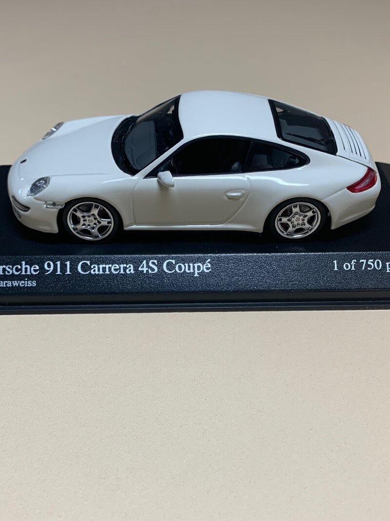 ミニチャンプス 1/43 ポルシェ911カレラ4Sクーペ 2005