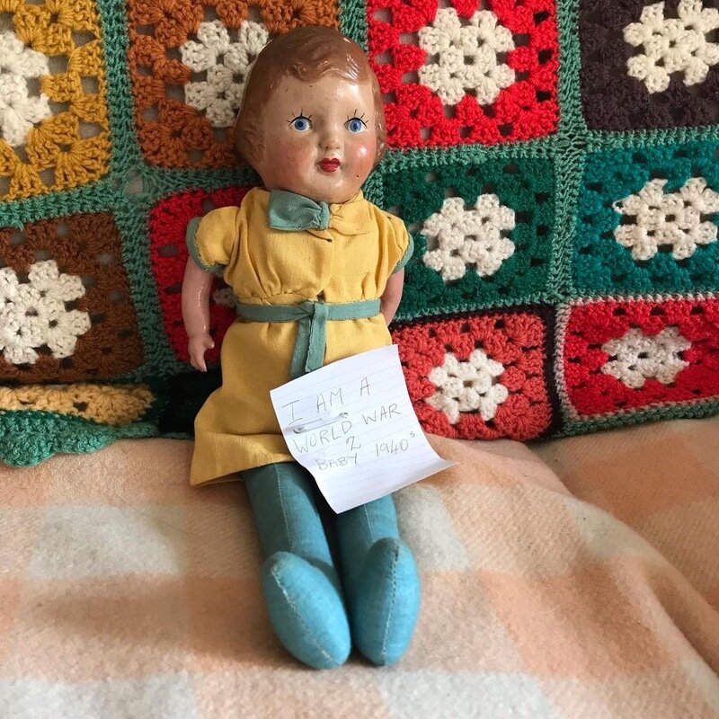 第二次世界大戦中生まれの人形