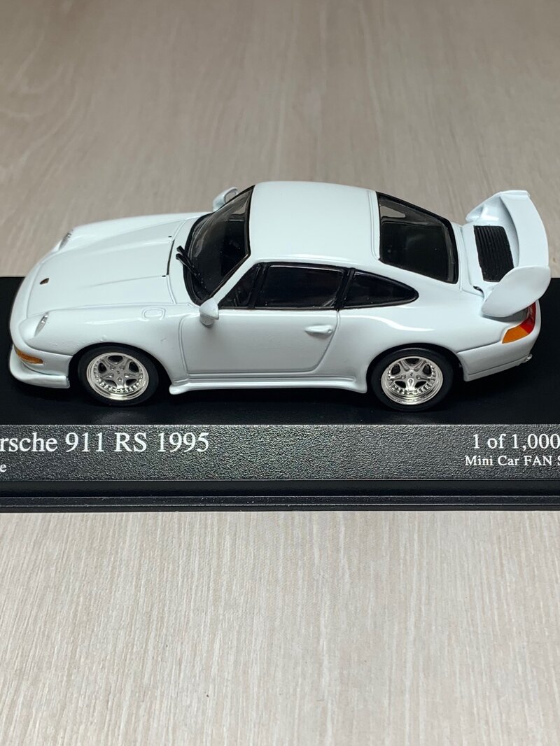 ミニチャンプス 1/43 ポルシェ911RS 1995