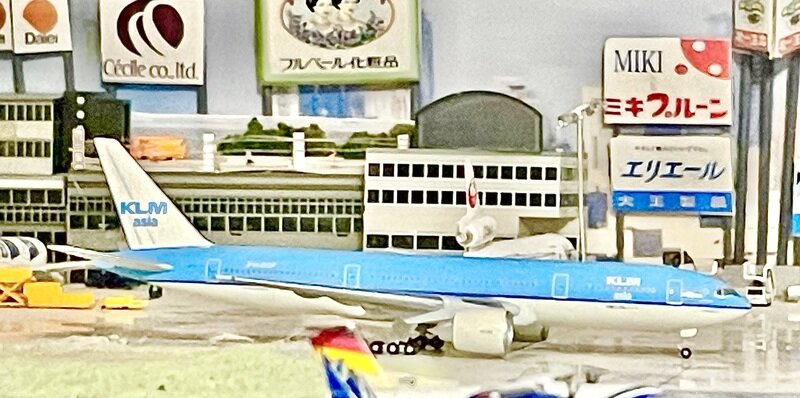 ヘルパ　【1/500】KLMアジア航空　B777-200