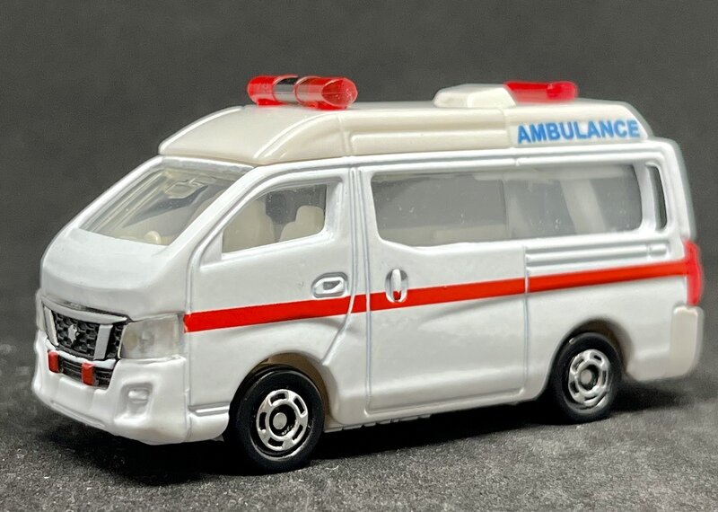 トミカ１８-９　日産 NV350キャラバン 救急車