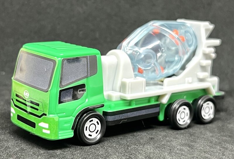 UDトラックス クオン ミキサー車(2024)