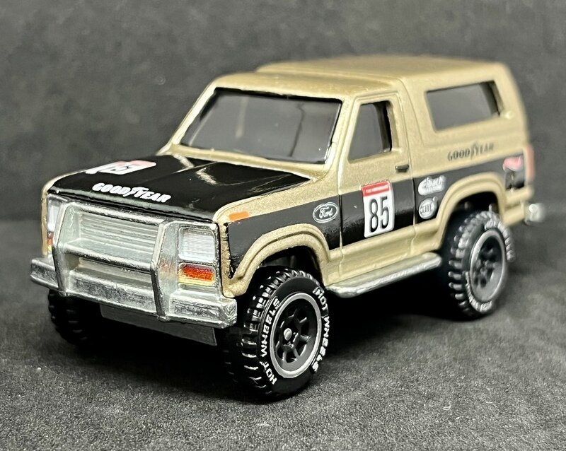 1985 フォード ブロンコ (2024 TT)
