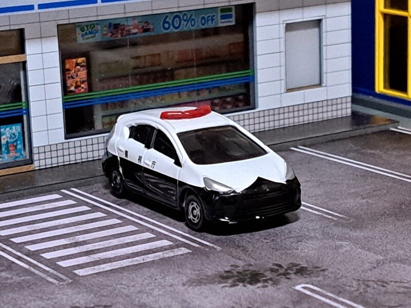 トミカ イオンオリジナル 警察キャリアカーセット トヨタ・アクア パトロールカー