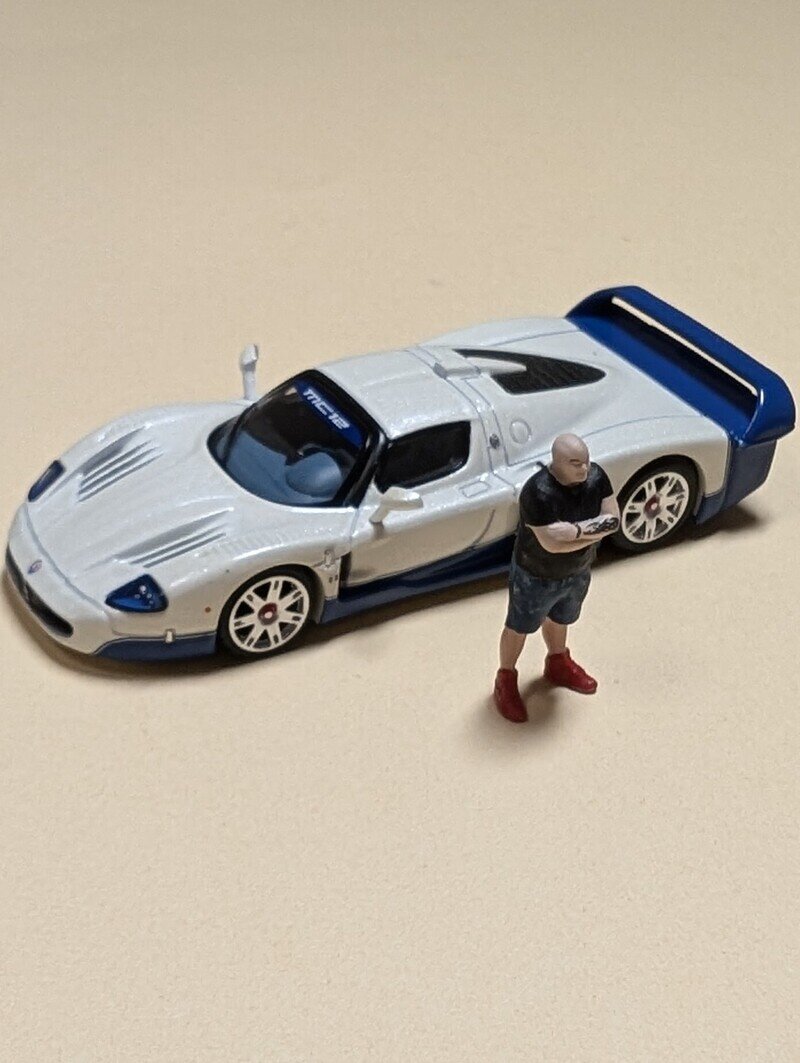 BBR 1/64 マセラティ MC12 ストラダーレ