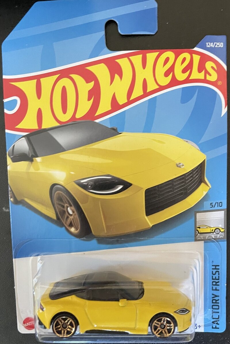 Hotwheel Nissan Z yellow