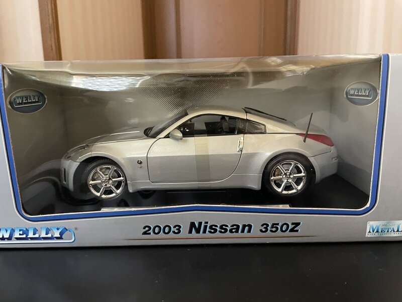 Welly Nissan 350Z シルバー