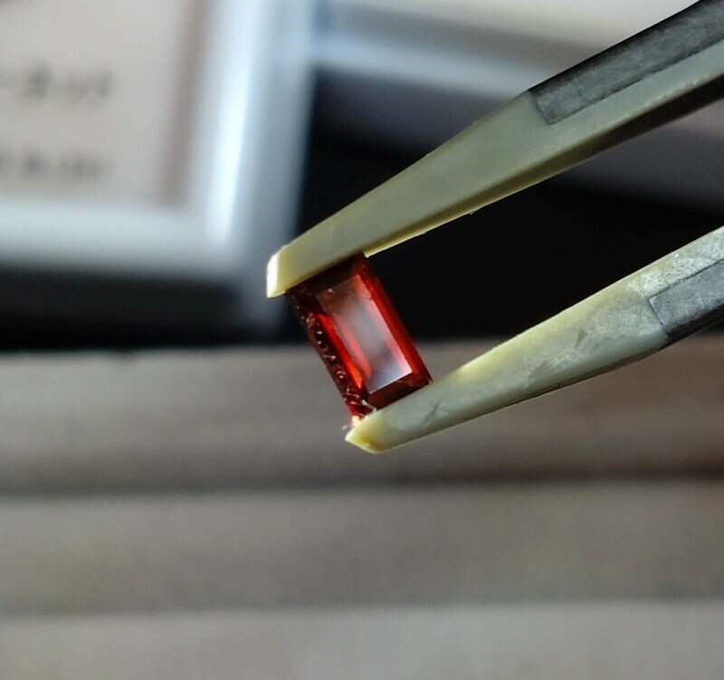 アルマンディンガーネット(Almandine Garnet)