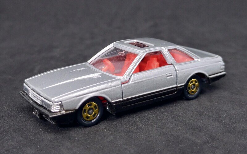 トミカ No.5 トヨタソアラ 2800GT