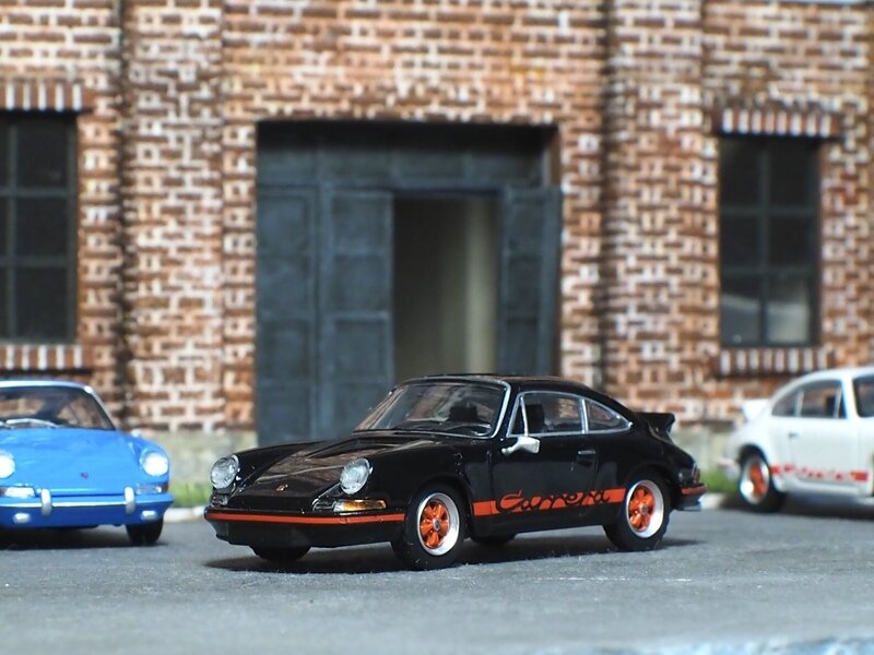 Porsche 911 Carrera RS 2.7  Black with Red Livery