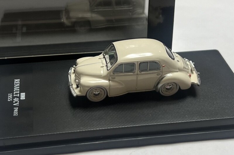 デアゴ　日本の名車1/64コレクション　日野ルノー4CV(PA55) 1955年式　第48号