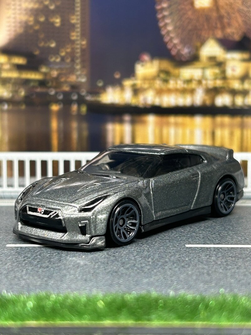 17 NISSAN GT-R (R35)