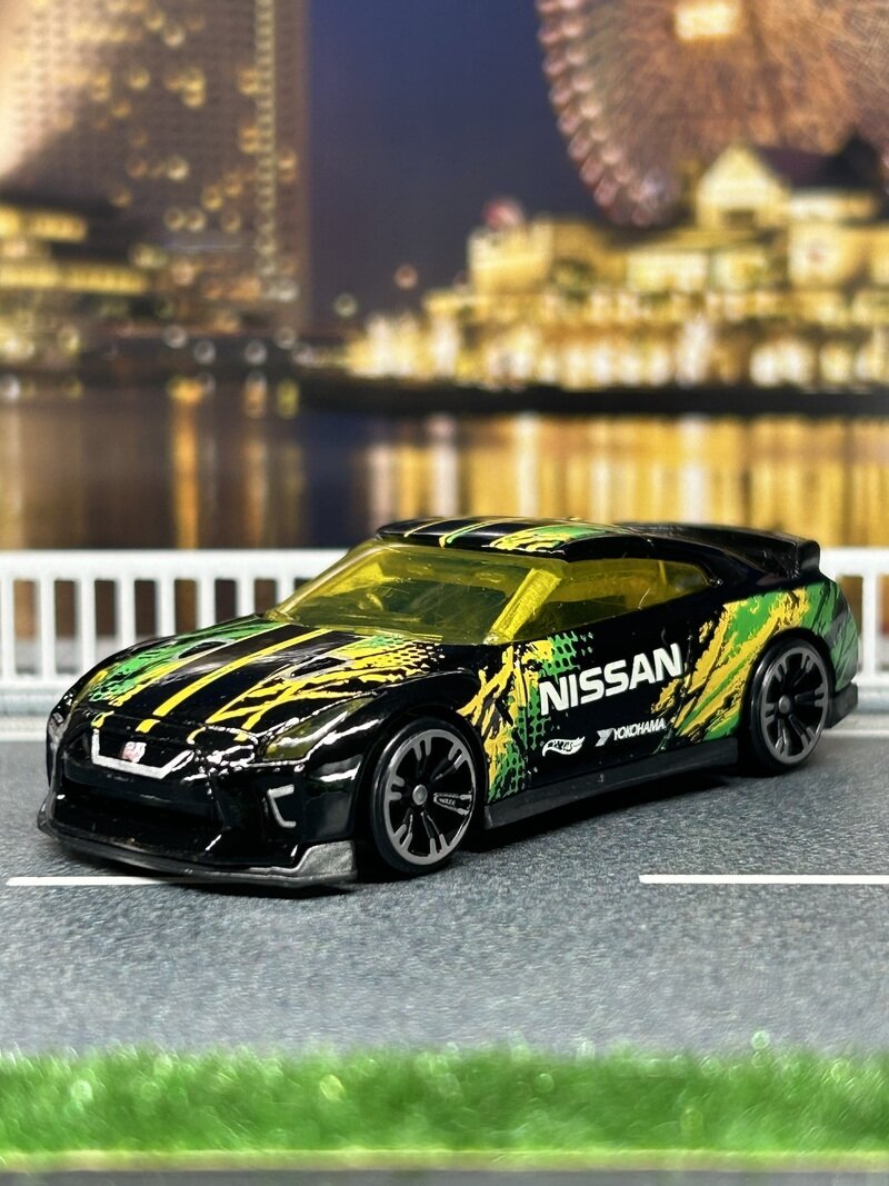 17 NISSAN GT-R (R35)