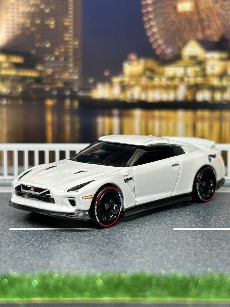 17 NISSAN GT-R (R35)