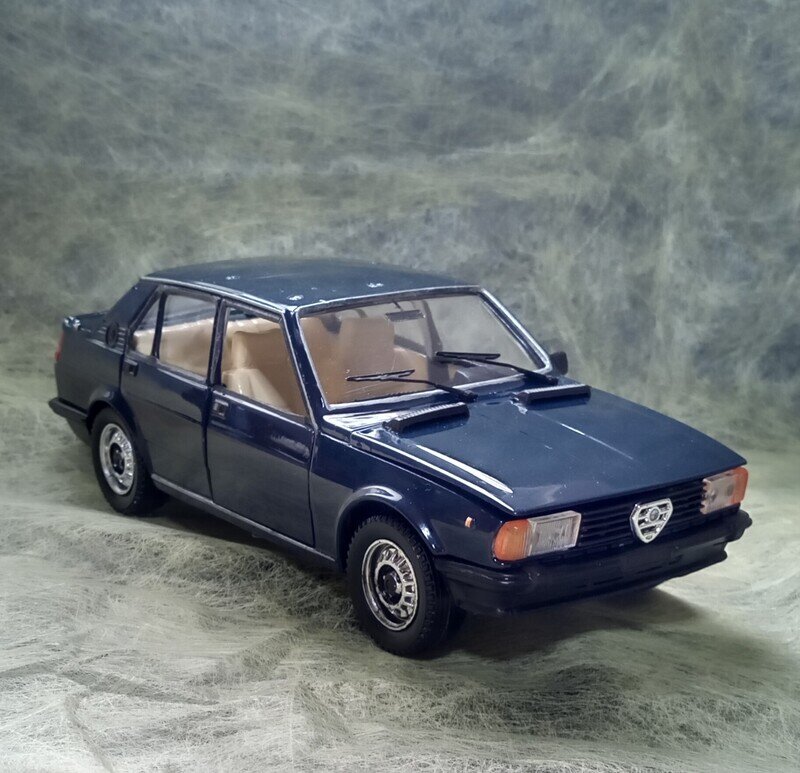 ALFA ROMEO Giulietta 1.6　(豪華版)