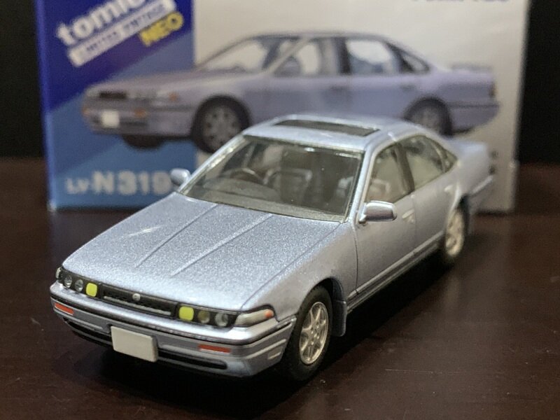 NISSAN CEFIRO CRUISING (1990)