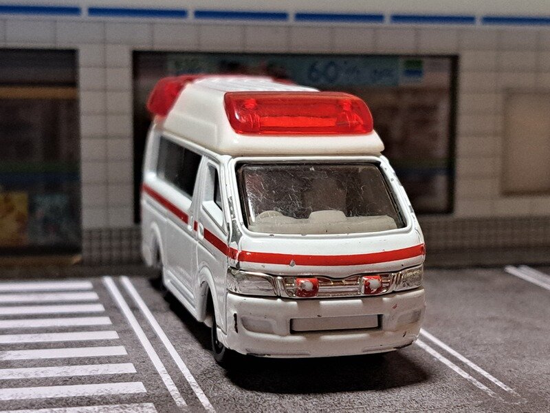 トミカ NO.79 トヨタ・ハイメディック救急車