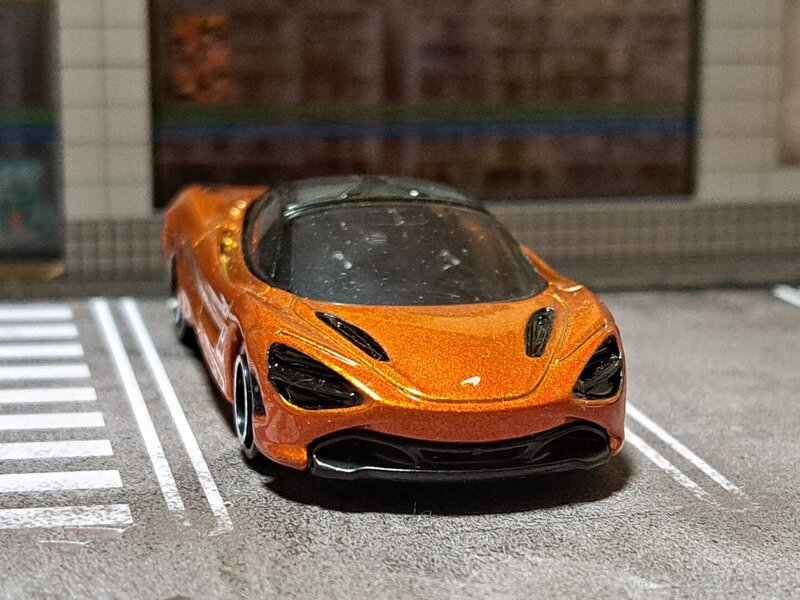 トミカ NO.57 マクラーレン・720S