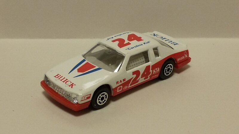 MAISTO BUICK LESARRE STOCK CAR