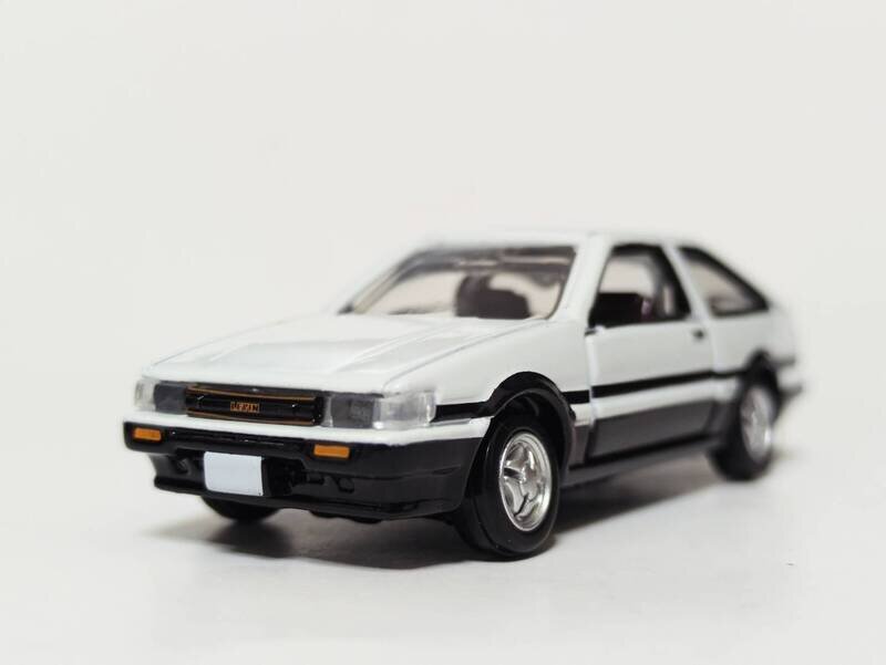 TOYOTA  COROLLA  LEVIN AE86 (1983)