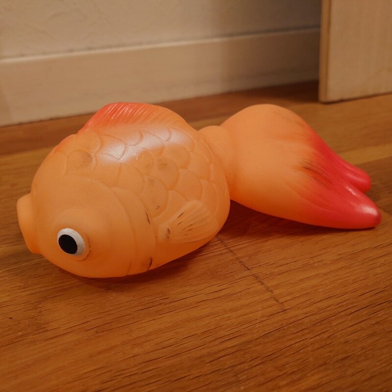 デカい金魚ソフビ