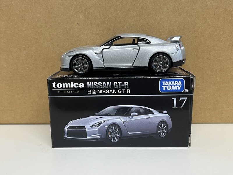 TP17-4　日産NISSAN GT-R