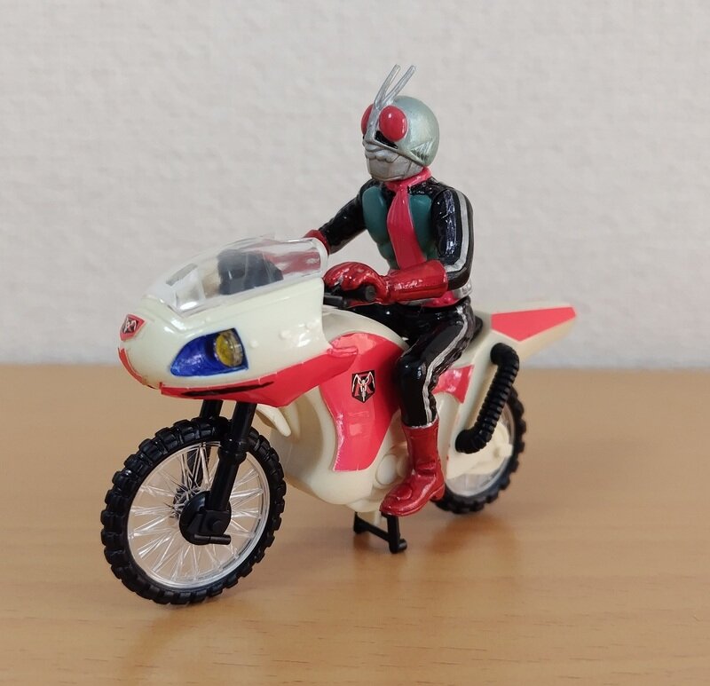 バンダイ食玩 1/24 ザ・ライダーマシン 仮面ライダー新2号＆新サイクロン  （新１号を塗装変更）