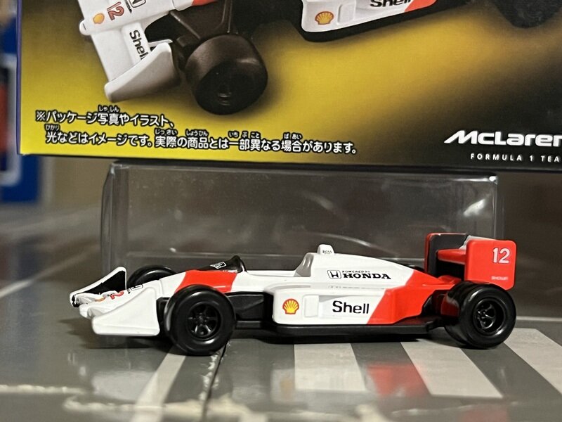 トミカプレミアムRacing マクラーレン ホンダ MP4/4 No.12(アイルトン・セナ)