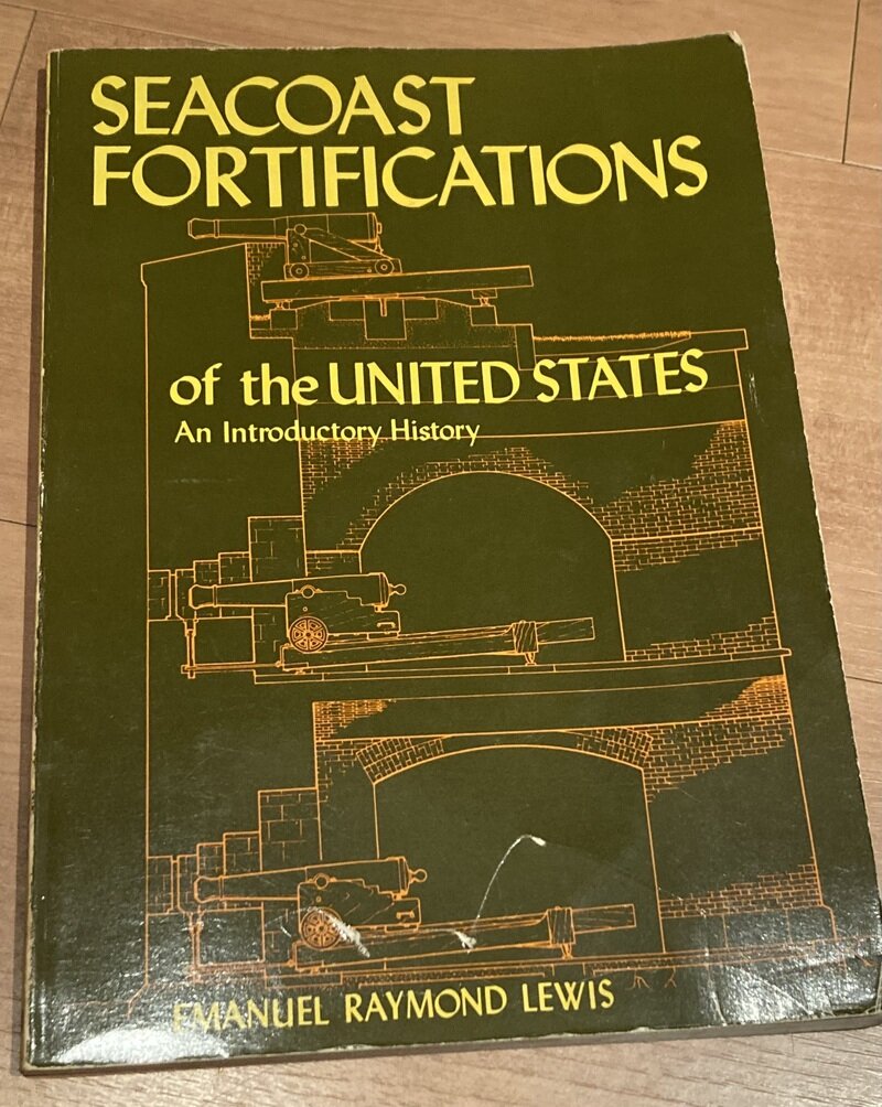 「Seacoast Fortifications of the United States」（訳　アメリカの沿岸要塞）（F. R. Lewis著　おそらく自費出版）