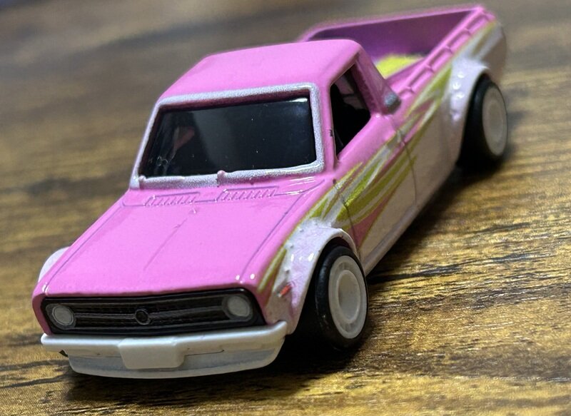 Hotwheels 1975 DATSUN SUNNY TRUCK (B120)