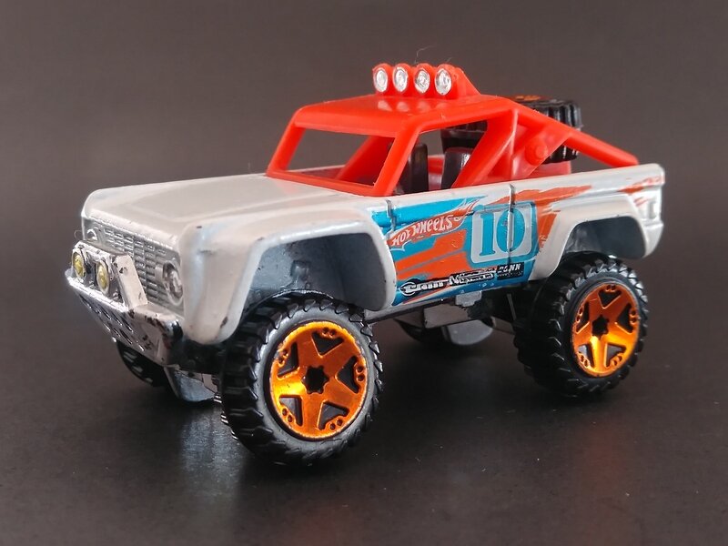 Custom Ford Bronco 2010 HW Racing