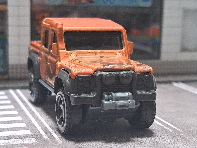 Hot Wheels “BAJA BLAZERS” '15 Land Rover Defender Double Cab