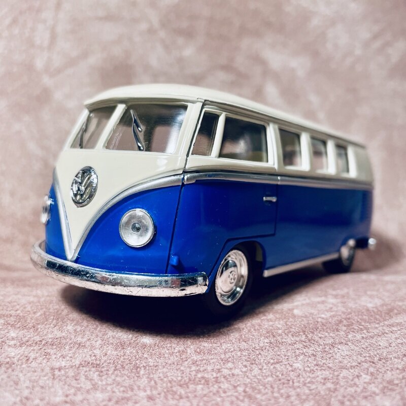 1/32 Volkswagen Classical Bus (1962)