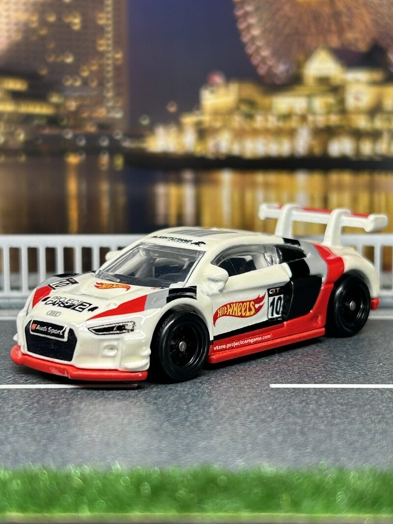 AUDI R8 LMS