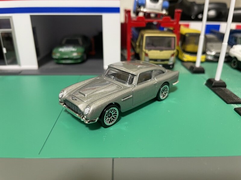 HOTWHEELS　Aston Martin DB5