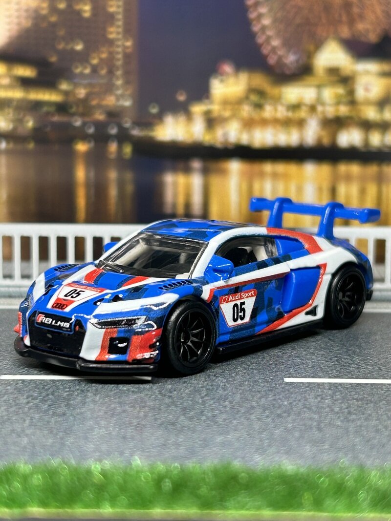 AUDI R8 LMS