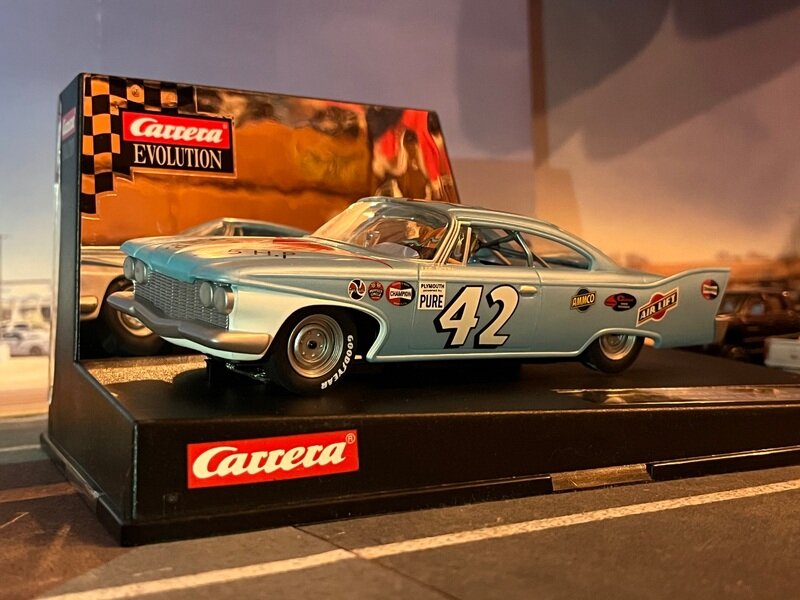 Carrera Evolution 60 Plymouth Fury #42 Petty 