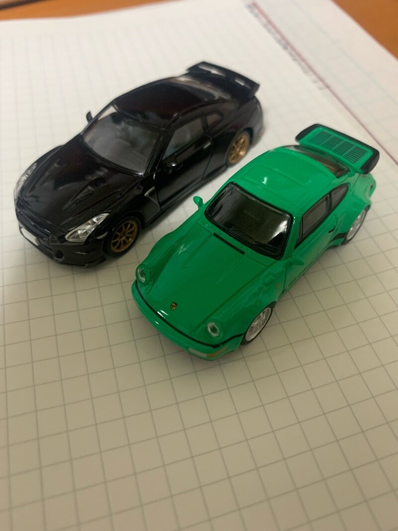 スケール1/64 ポルシェとGT-R